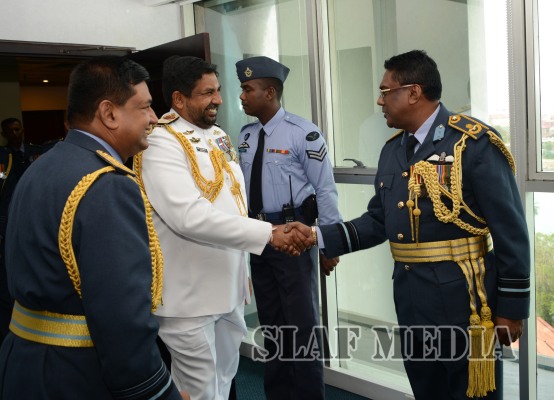 New Navy Chief Calls on the Commander of the Air Force