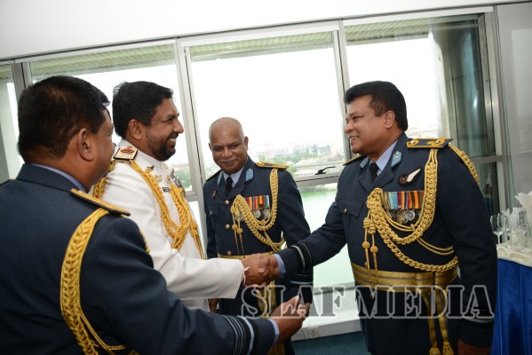 New Navy Chief Calls on the Commander of the Air Force