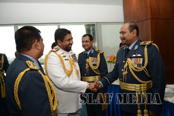New Navy Chief Calls on the Commander of the Air Force