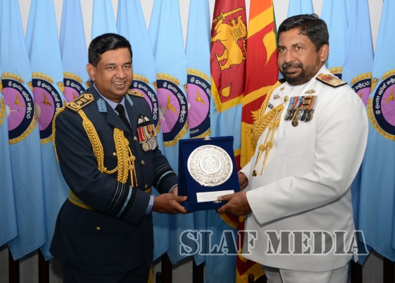 New Navy Chief Calls on the Commander of the Air Force