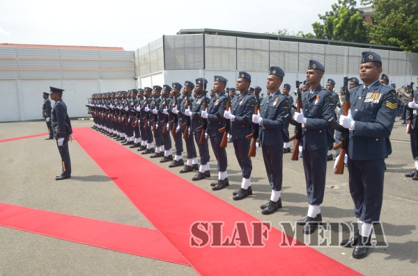 New Navy Chief Calls on the Commander of the Air Force