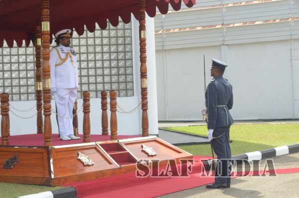 New Navy Chief Calls on the Commander of the Air Force