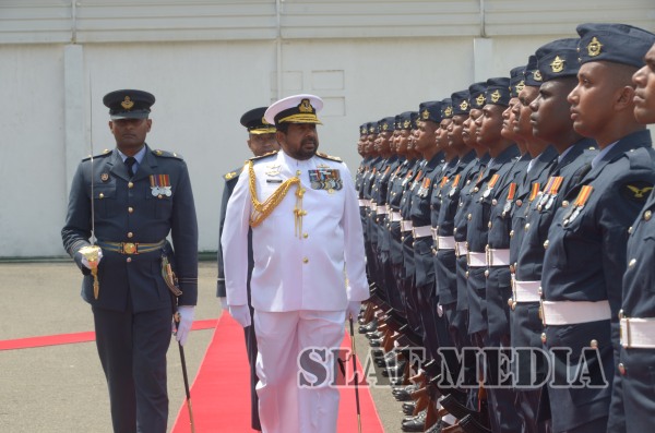 New Navy Chief Calls on the Commander of the Air Force