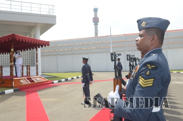 New Navy Chief Calls on the Commander of the Air Force