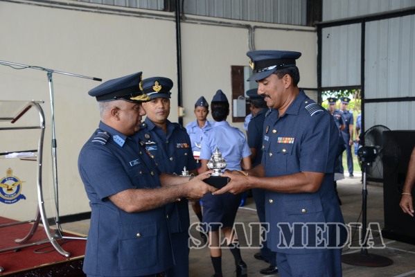 Outgoing Commander Bids Farewell
