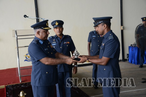 Outgoing Commander Bids Farewell