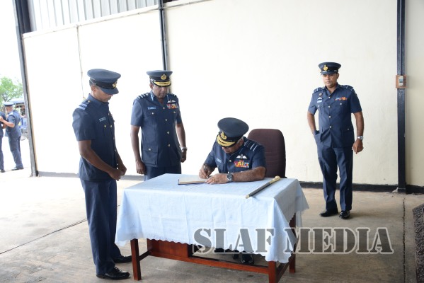 Outgoing Commander Bids Farewell