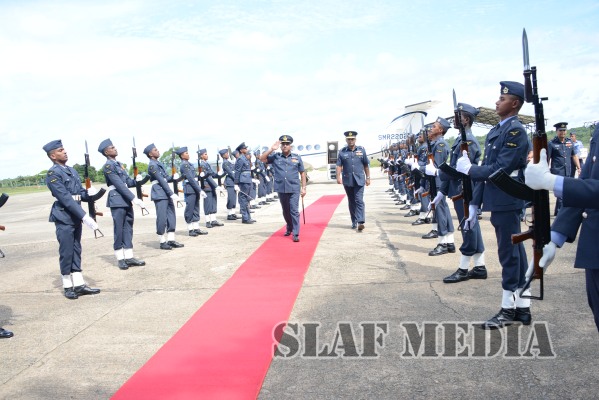 Outgoing Commander Bids Farewell