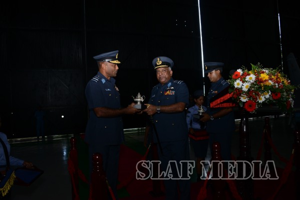 Outgoing Commander Bids Farewell