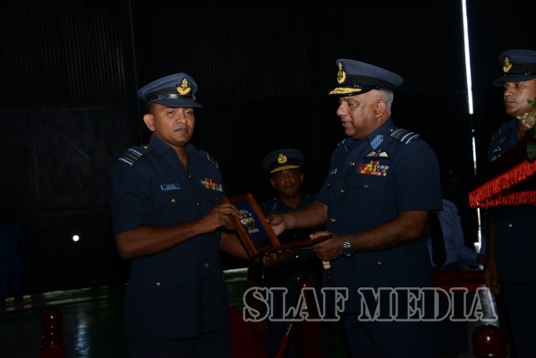 Outgoing Commander Bids Farewell