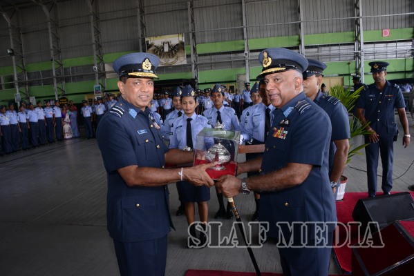 Outgoing Commander Bids Farewell