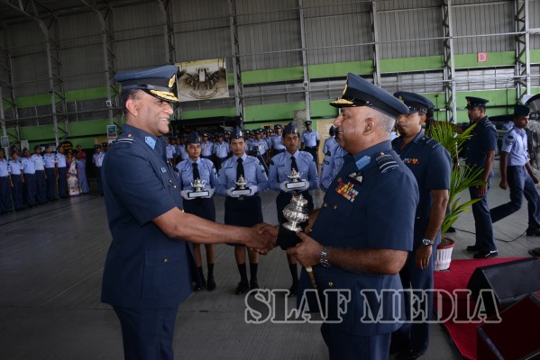 Outgoing Commander Bids Farewell
