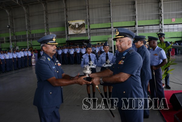 Outgoing Commander Bids Farewell