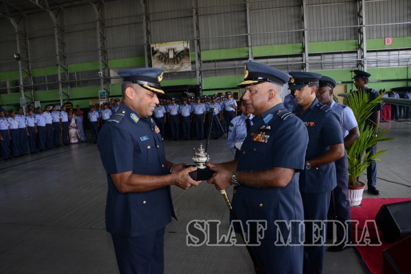 Outgoing Commander Bids Farewell