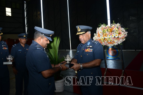 Outgoing Commander Bids Farewell