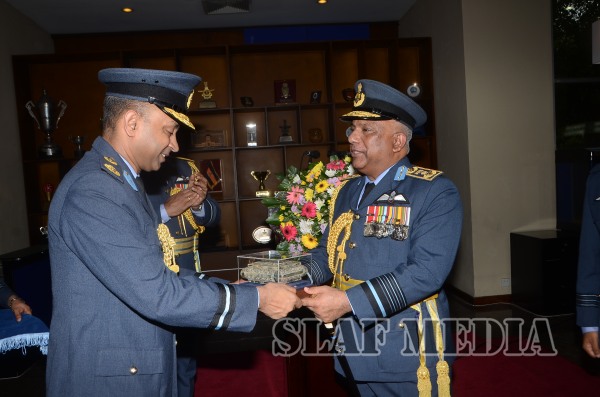Outgoing Commander Bids Farewell