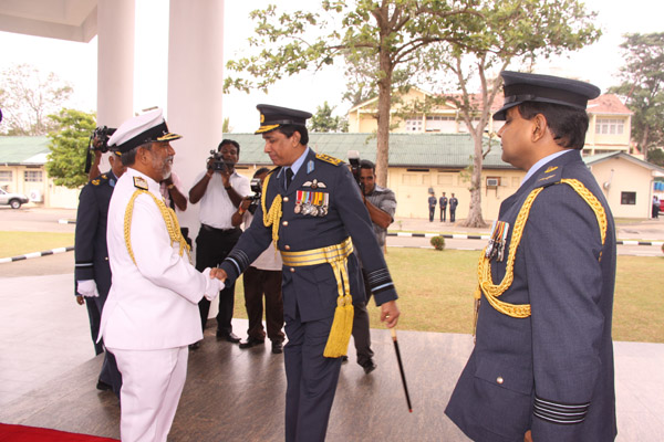 Outgoing Navy Commander Visits SLAF Headquarters
