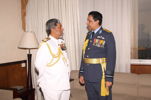 Outgoing Navy Commander Visits SLAF Headquarters