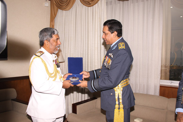 Outgoing Navy Commander Visits SLAF Headquarters