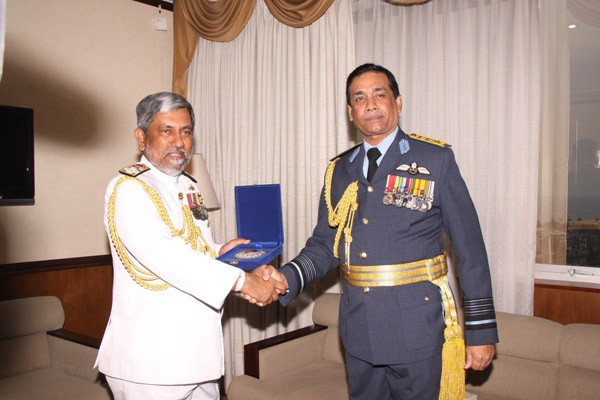 Outgoing Navy Commander Visits SLAF Headquarters