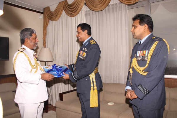Outgoing Navy Commander Visits SLAF Headquarters