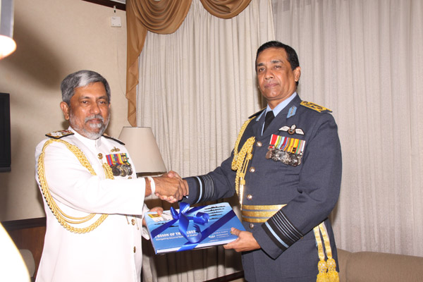 Outgoing Navy Commander Visits SLAF Headquarters