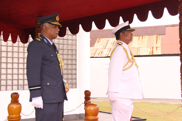 Outgoing Navy Commander Visits SLAF Headquarters