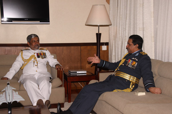 Outgoing Navy Commander Visits SLAF Headquarters