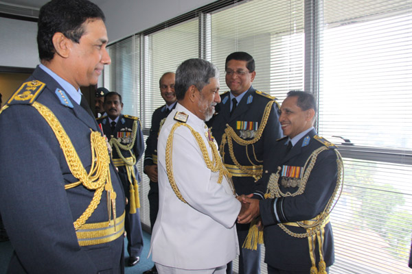 Outgoing Navy Commander Visits SLAF Headquarters