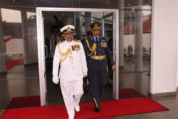 Outgoing Navy Commander Visits SLAF Headquarters