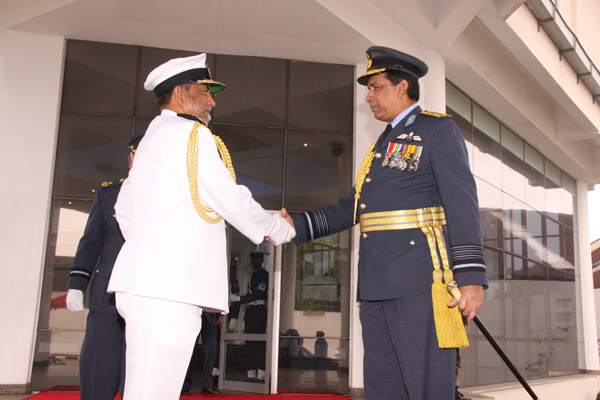 Outgoing Navy Commander Visits SLAF Headquarters