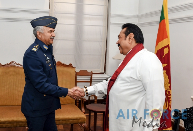 Chief of the Air Staff of the Pakistan Air Force Calls on the Prime Minister