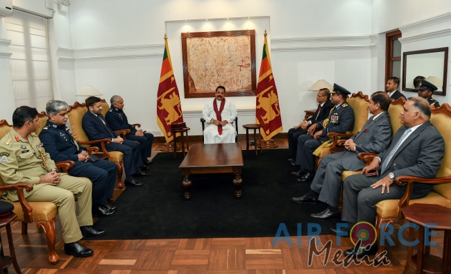 Chief of the Air Staff of the Pakistan Air Force Calls on the Prime Minister