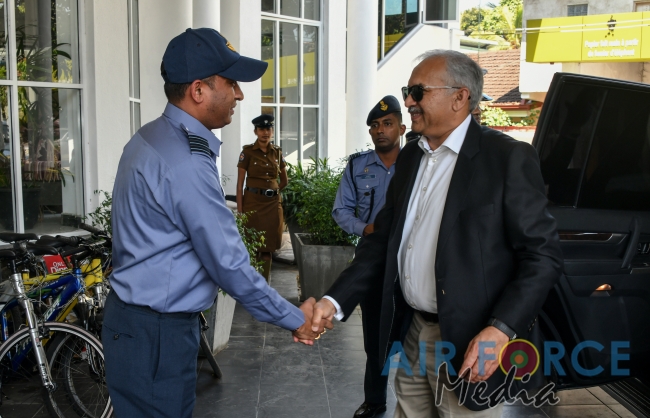 Pakistan Air Force Chief visits Temple of the Sacred Tooth