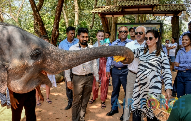 Pakistan Air Force Chief visits Temple of the Sacred Tooth