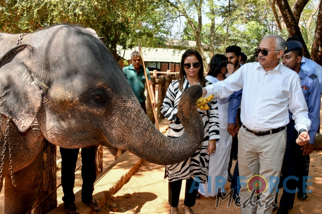 Pakistan Air Force Chief visits Temple of the Sacred Tooth