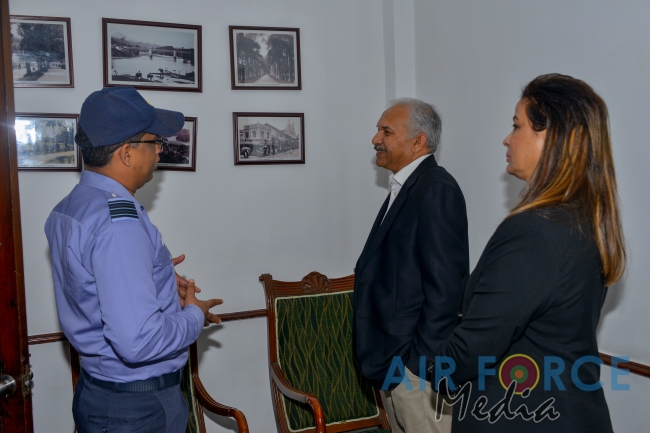 Pakistan Air Force Chief visits Temple of the Sacred Tooth