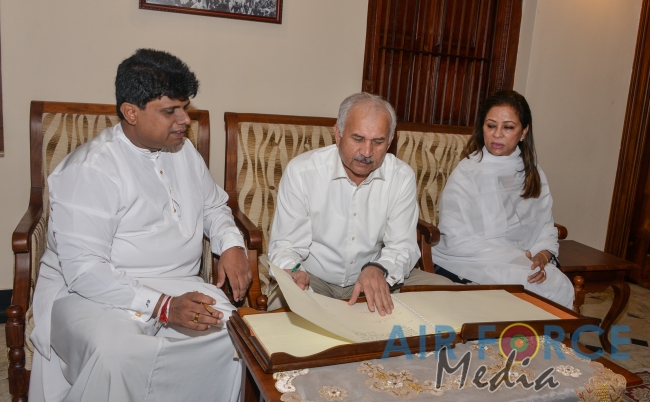 Pakistan Air Force Chief visits Temple of the Sacred Tooth