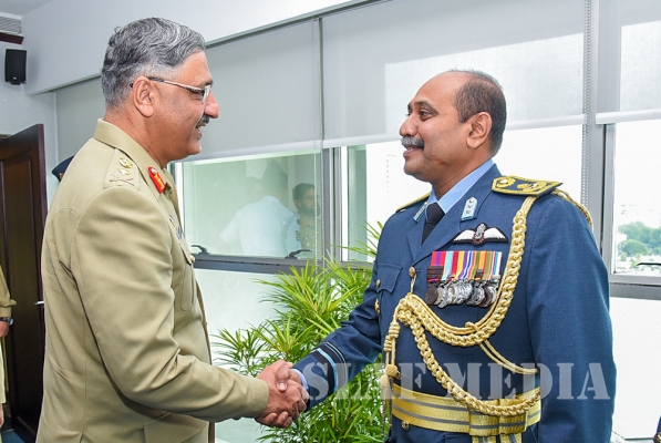 Pakistan Chairman of the Joint Chiefs of Staff Committee Calls on the Commander