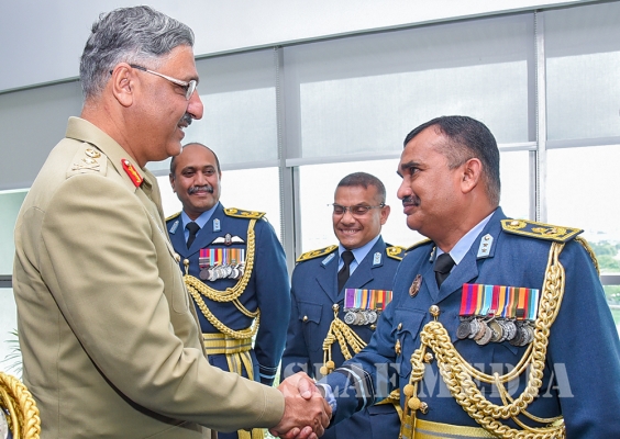 Pakistan Chairman of the Joint Chiefs of Staff Committee Calls on the Commander