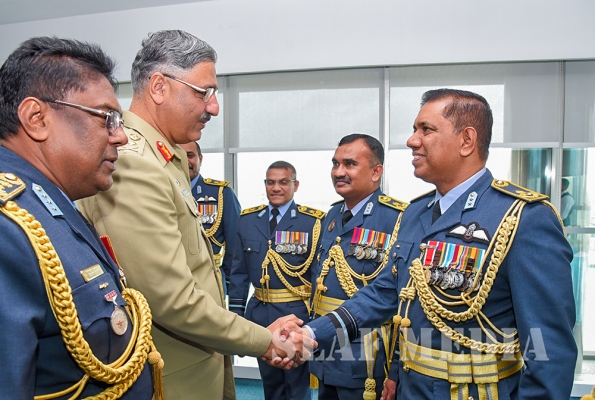 Pakistan Chairman of the Joint Chiefs of Staff Committee Calls on the Commander