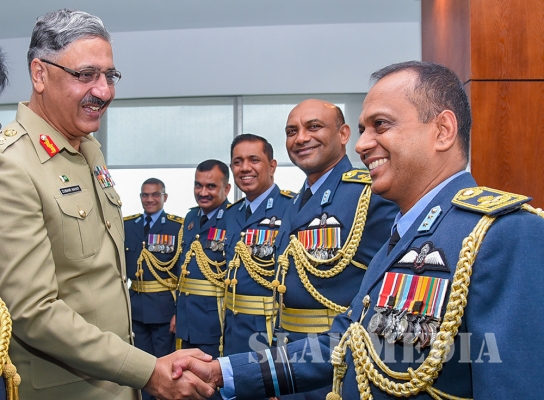 Pakistan Chairman of the Joint Chiefs of Staff Committee Calls on the Commander