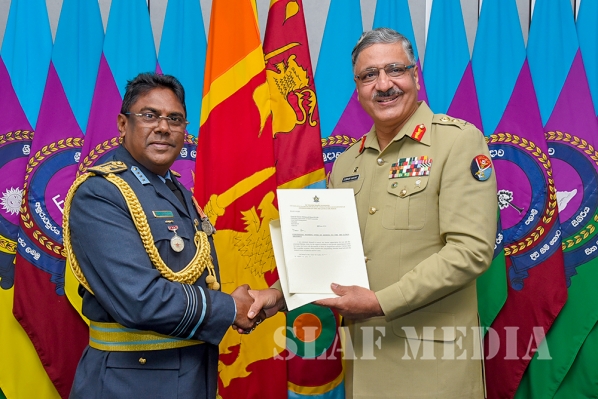 Pakistan Chairman of the Joint Chiefs of Staff Committee Calls on the Commander