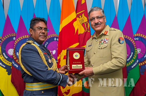 Pakistan Chairman of the Joint Chiefs of Staff Committee Calls on the Commander