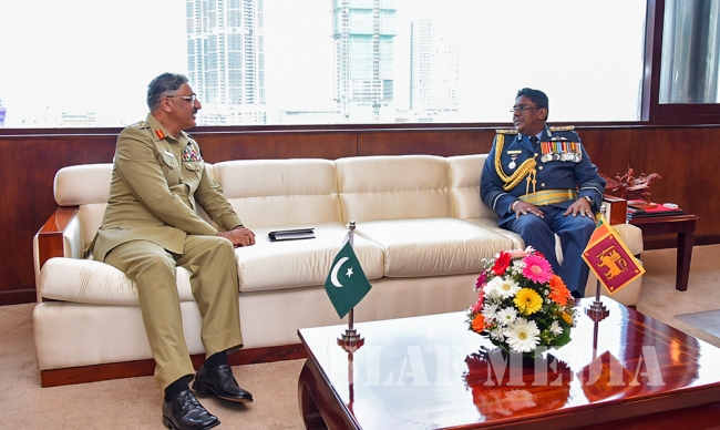Pakistan Chairman of the Joint Chiefs of Staff Committee Calls on the Commander