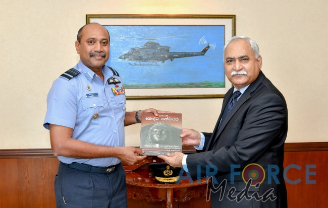 Pakistan High Commissioner Calls on Commander