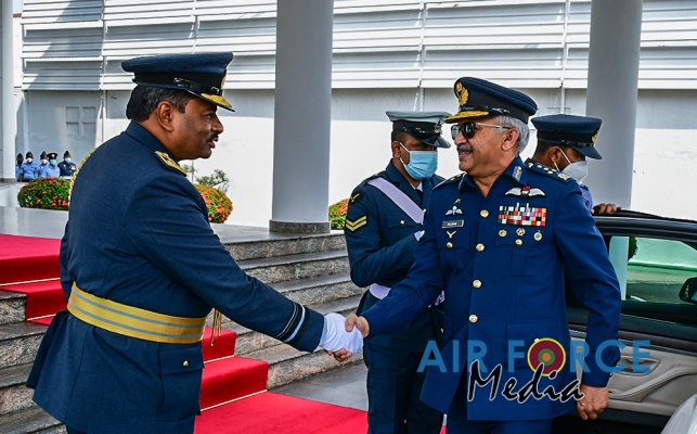 CHIEF OF AIR STAFF OF THE PAKISTAN AIR FORCE CALLS ON THE
COMMANDER OF THE SRI LANKA AIR FORCE, SECRETARY TO THE MINISTRY OF DE