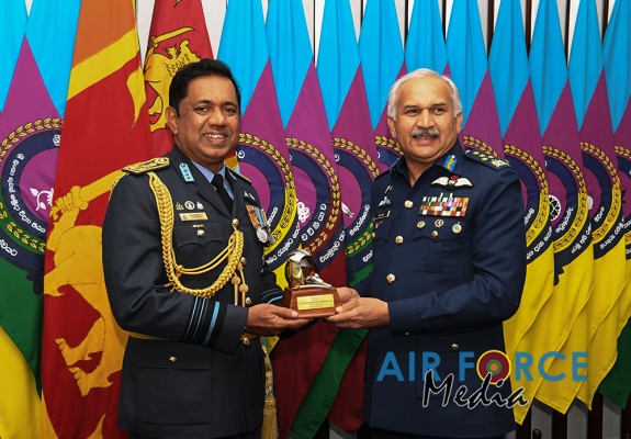 CHIEF OF AIR STAFF OF THE PAKISTAN AIR FORCE CALLS ON THE
COMMANDER OF THE SRI LANKA AIR FORCE, SECRETARY TO THE MINISTRY OF DE