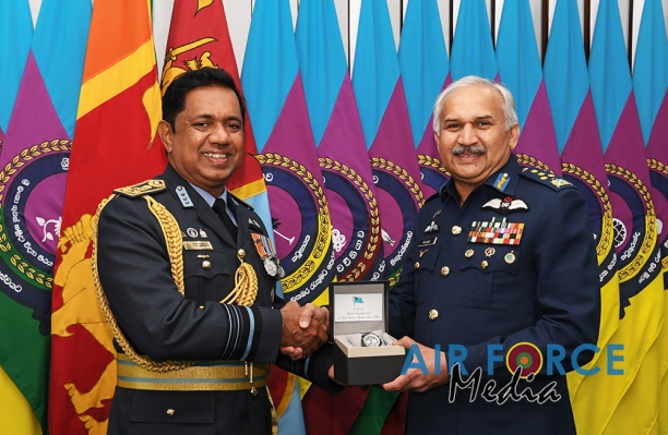 CHIEF OF AIR STAFF OF THE PAKISTAN AIR FORCE CALLS ON THE
COMMANDER OF THE SRI LANKA AIR FORCE, SECRETARY TO THE MINISTRY OF DE