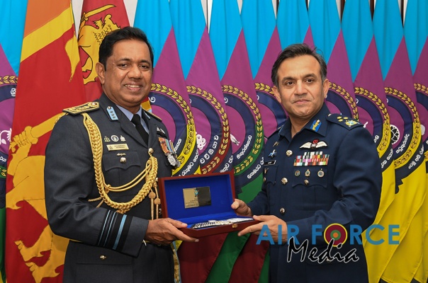 CHIEF OF AIR STAFF OF THE PAKISTAN AIR FORCE CALLS ON THE
COMMANDER OF THE SRI LANKA AIR FORCE, SECRETARY TO THE MINISTRY OF DE